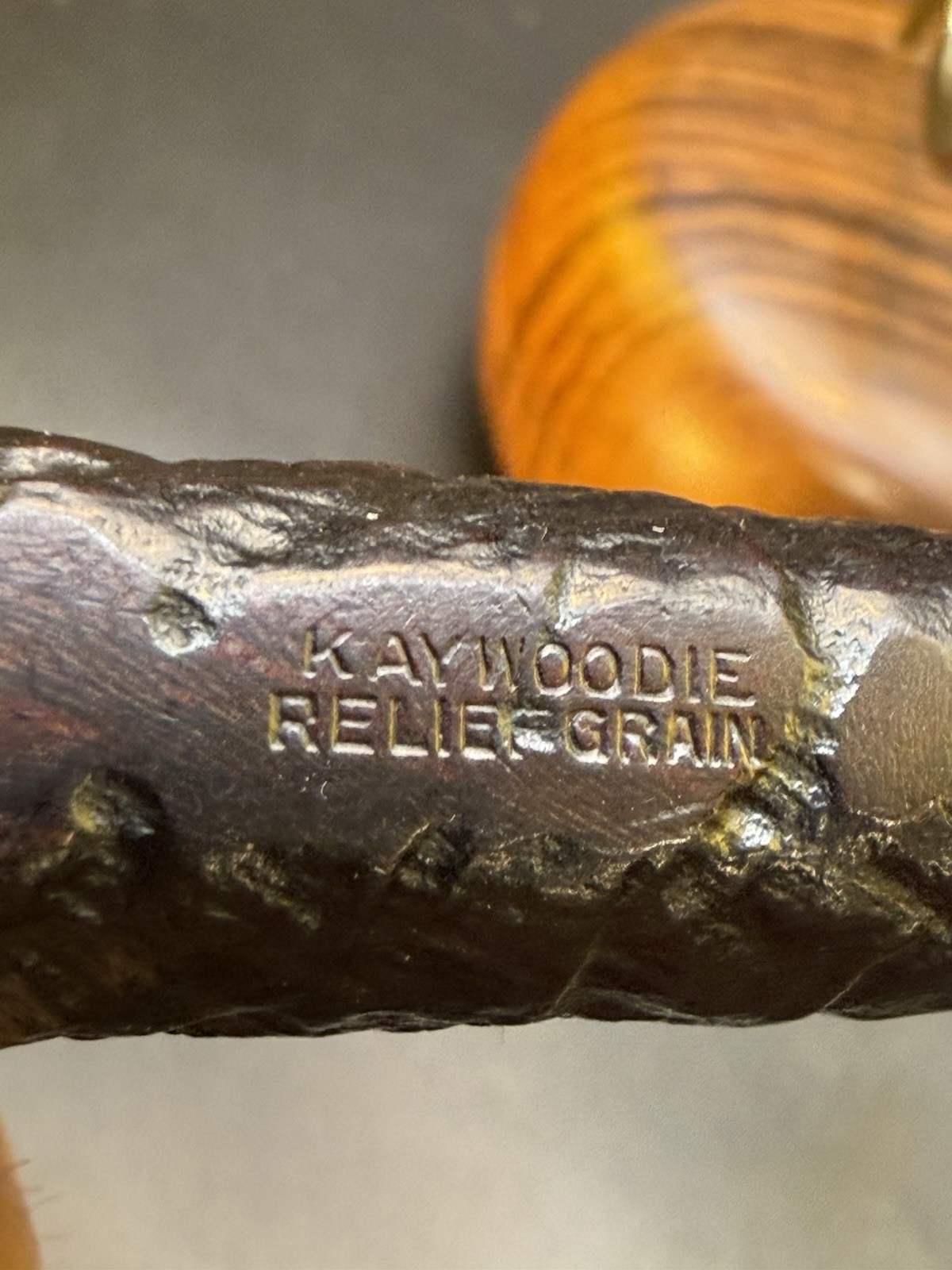 C. 1950 Kaywoodie Relief Grain Billiard 39 Four Hole Stinger Tobacco Pipe - Image 7